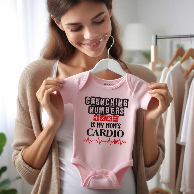 Crunching Numbers is my Mom's Cardio Custom Infant Short Sleeve One Piece Baby bodysuit vêtements pour bébé
