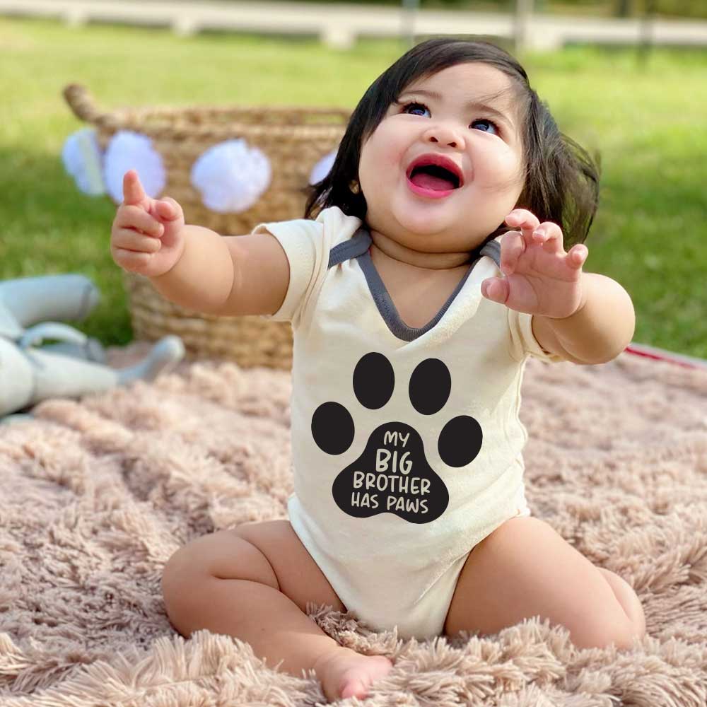 My big brother has paws baby bodysuit Paw print baby sleeper Siblings love Paw-themed Baby Bodysuits