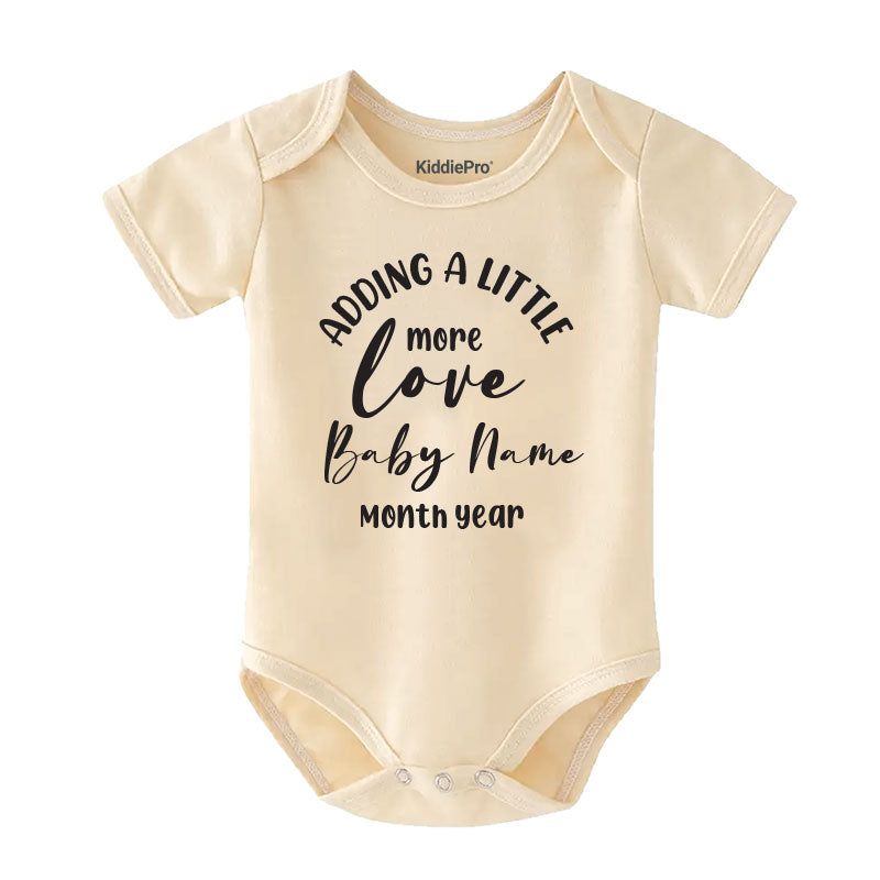 Personalized Baby Bodysuit Custom Name, Month & Year Newborn Outfit Pregnancy Announcement Keepsake Baby Clothes Vêtements bébé