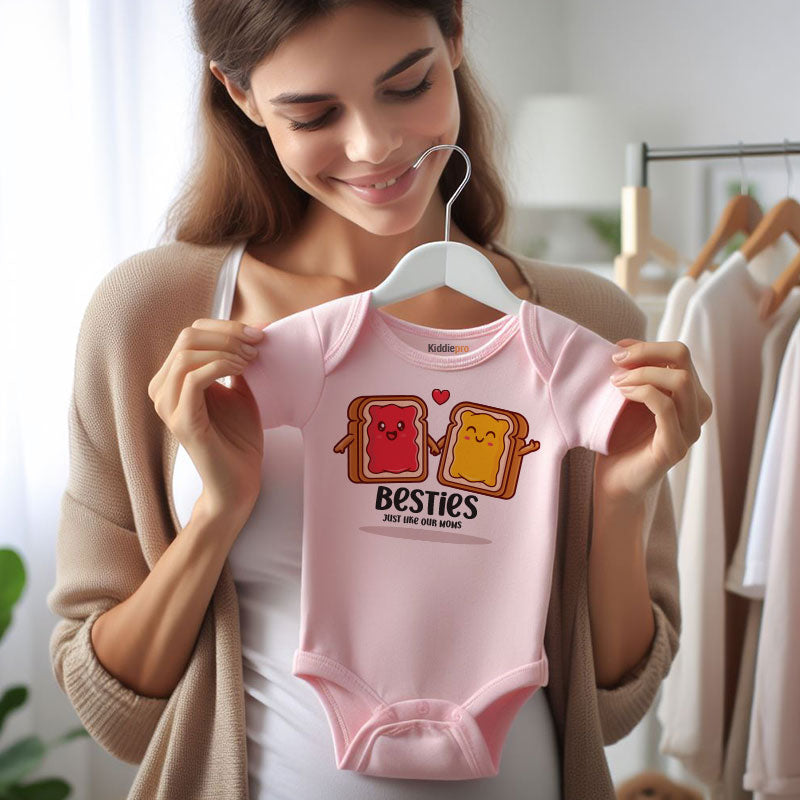 Besties Just Like Our Moms Baby Bodysuit Best friends Matching Outfit Baby Shower Gift Vêtements bébé