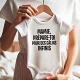 Mamie Prépare-Toi Pour des Câlins Infinis Body Bébé Annonce Grossesse Cadeau Futur Grand-Mère Tenue Bébé Douce et Rigolote