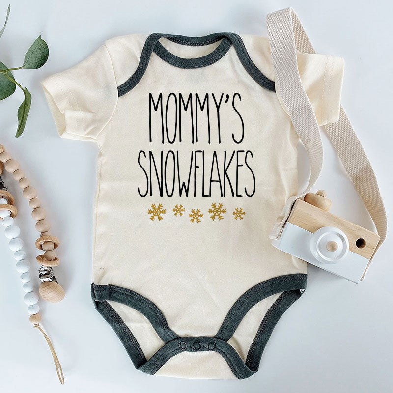 Mommy's Snowflakes First Christmas Baby Boy Girl Outfit Holiday Humor Baby Unisex baby Clothes Festive Babywear Cozy winter bodysuit Pregnancy Announcement Gift